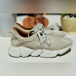 Band of Gypsies Size 6.5 (EUR0 37)Pale Gray Suede Laces Rubber Sole Sneakers